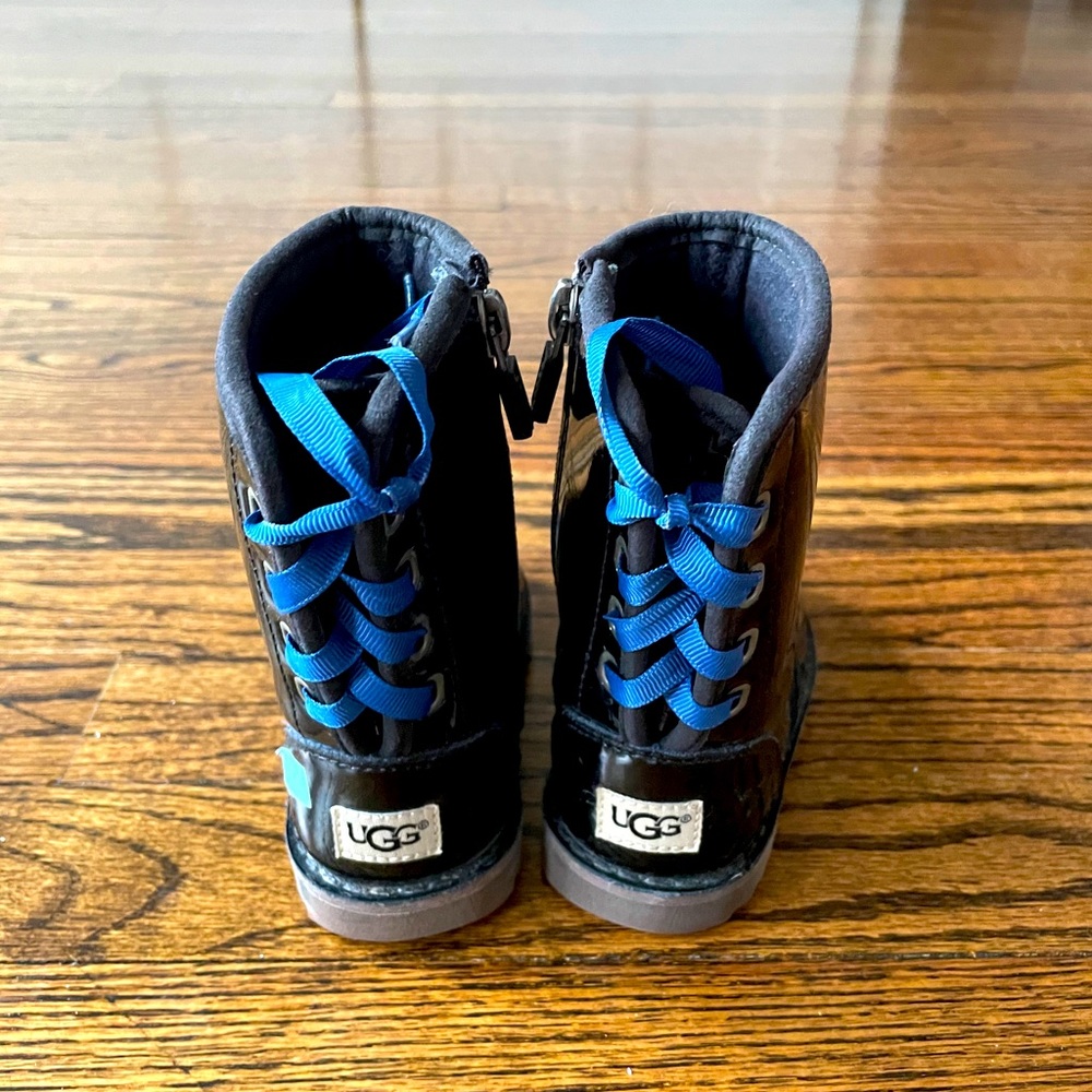 Toddler UGG boot. Patent black size 6